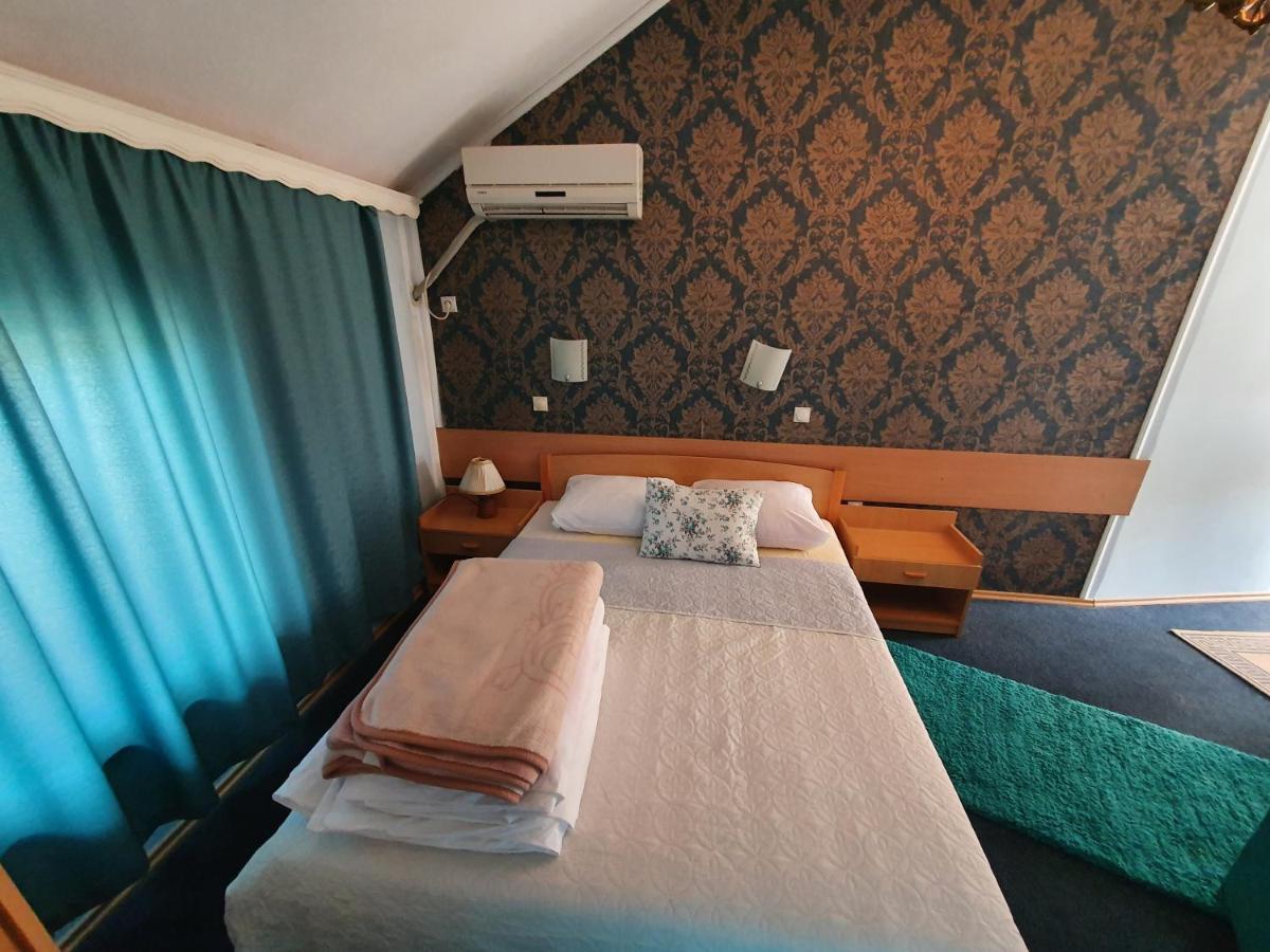 Motel Zoka Dvorovi Exteriör bild