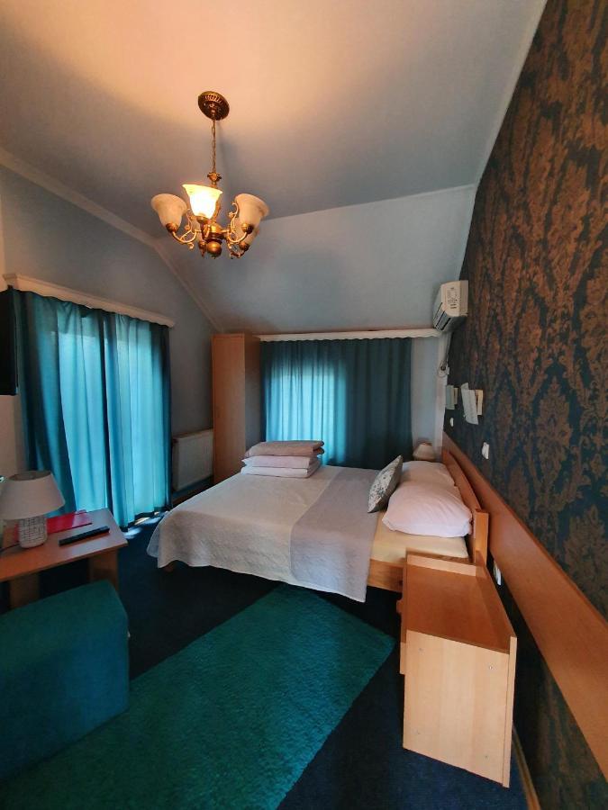 Motel Zoka Dvorovi Exteriör bild