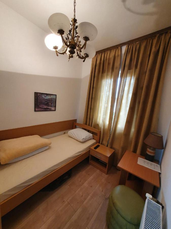 Motel Zoka Dvorovi Exteriör bild